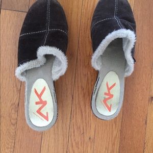 Anne Klein fur-lined clogs. Brown Suede